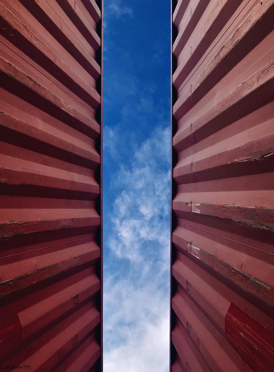 container-vans-7449753_1280 (1)